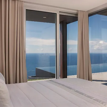 Spectacular Calheta Cliffscape 3 Bedrooms Panoramic Sea Views Well-furnished In Villa